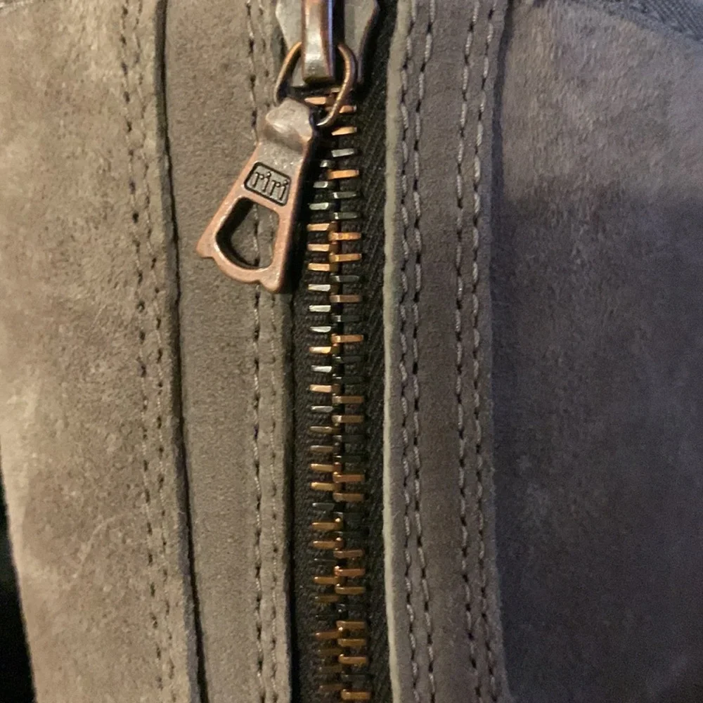 Ugg Grey Suede boot designer - Picture 8 of 10